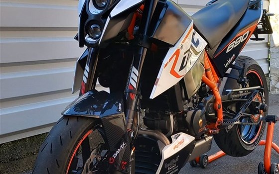 Gebrauchtmotorrad KTM 690 Duke R - Bild 1 Gebrauchtmotorrad KTM 690 Duke R - Bild 1