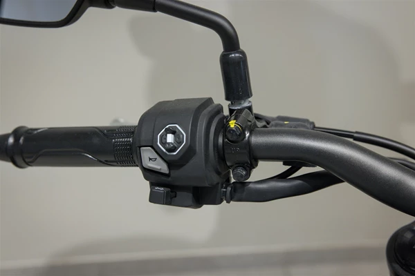 Honda CB125R (blau) - Bild 7