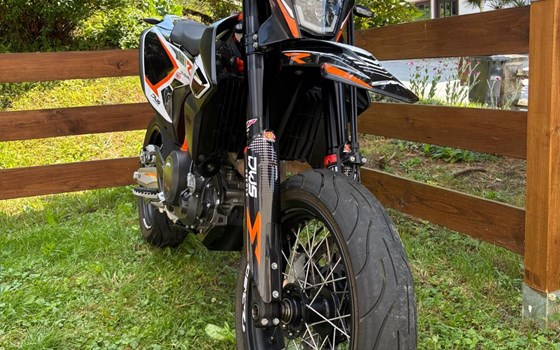 Gebrauchtmotorrad KTM 690 SMC R - Bild 2 Gebrauchtmotorrad KTM 690 SMC R - Bild 2