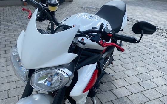 Gebrauchtmotorrad Triumph Street Triple 675 R - Bild 9 Gebrauchtmotorrad Triumph Street Triple 675 R - Bild 9