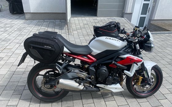 Gebrauchtmotorrad Triumph Street Triple 675 R - Bild 8 Gebrauchtmotorrad Triumph Street Triple 675 R - Bild 8