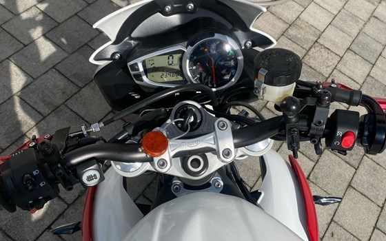 Gebrauchtmotorrad Triumph Street Triple 675 R - Bild 6 Gebrauchtmotorrad Triumph Street Triple 675 R - Bild 6
