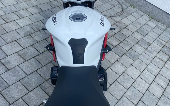 Gebrauchtmotorrad Triumph Street Triple 675 R - Bild 7 Gebrauchtmotorrad Triumph Street Triple 675 R - Bild 7