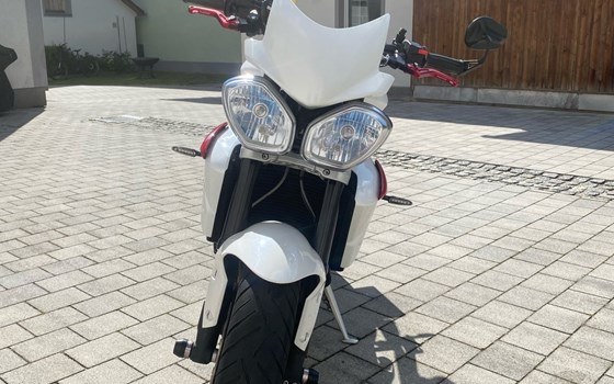 Gebrauchtmotorrad Triumph Street Triple 675 R - Bild 2 Gebrauchtmotorrad Triumph Street Triple 675 R - Bild 2