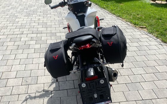 Gebrauchtmotorrad Triumph Street Triple 675 R - Bild 4 Gebrauchtmotorrad Triumph Street Triple 675 R - Bild 4