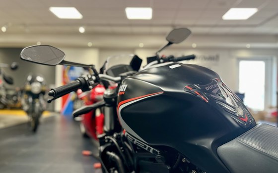 Gebrauchtmotorrad Ducati Monster 821 Stealth - Bild 6