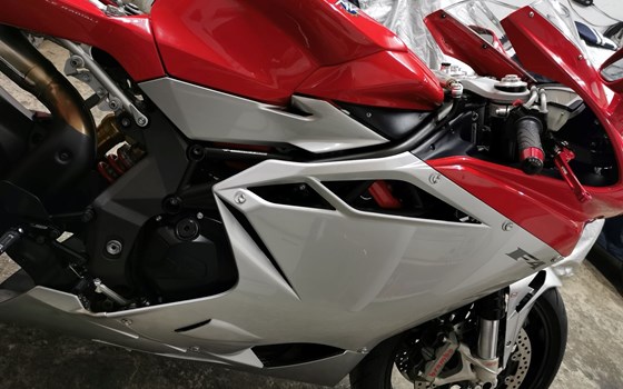 Gebrauchtmotorrad MV Agusta F4 1000 R - Bild 7 Gebrauchtmotorrad MV Agusta F4 1000 R - Bild 7