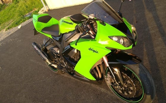 Gebrauchtmotorrad Kawasaki Ninja ZX-10R - Bild 2 Gebrauchtmotorrad Kawasaki Ninja ZX-10R - Bild 2