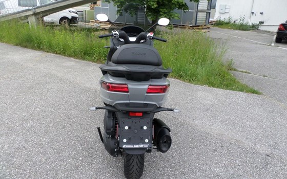 Gebrauchtmotorrad Piaggio MP3 400 Sport - Bild 4 Gebrauchtmotorrad Piaggio MP3 400 Sport - Bild 4