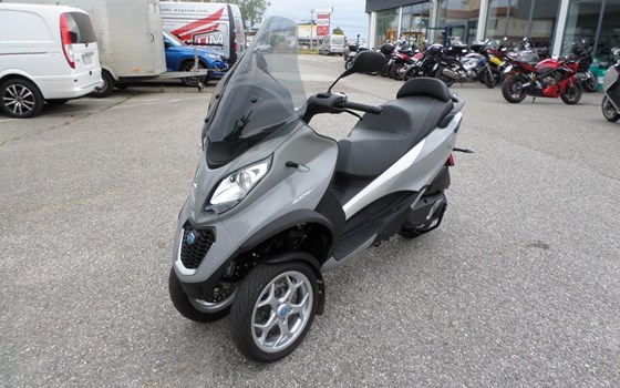Gebrauchtmotorrad Piaggio MP3 400 Sport - Bild 7 Gebrauchtmotorrad Piaggio MP3 400 Sport - Bild 7