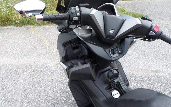 Gebrauchtmotorrad Honda Forza 350 - Bild 12 Gebrauchtmotorrad Honda Forza 350 - Bild 12