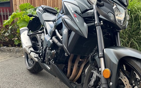 Gebrauchtmotorrad Suzuki GSX-S750 - Bild 4 Gebrauchtmotorrad Suzuki GSX-S750 - Bild 4