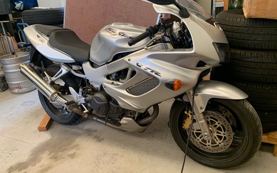 Gebrauchtmotorrad Honda VTR 1000 F Fire Storm - Bild 2 Gebrauchtmotorrad Honda VTR 1000 F Fire Storm - Bild 2