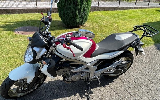 Gebrauchtmotorrad Suzuki SFV 650 Gladius - Bild 5
