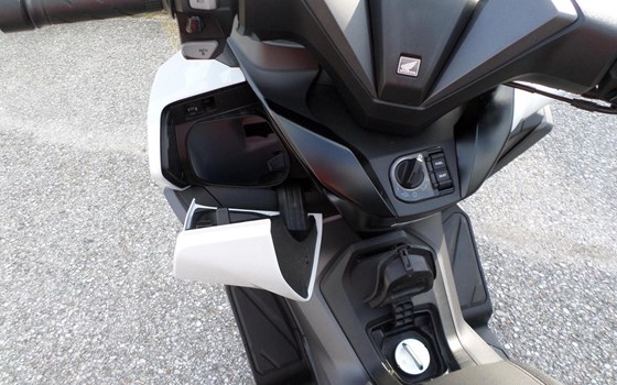 Gebrauchtmotorrad Honda Forza 125 - Bild 12