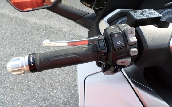 Gebrauchtmotorrad Honda Forza 300 - Bild 12 Gebrauchtmotorrad Honda Forza 300 - Bild 12