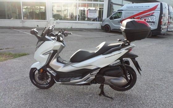 Gebrauchtmotorrad Honda Forza 300 - Bild 6 Gebrauchtmotorrad Honda Forza 300 - Bild 6