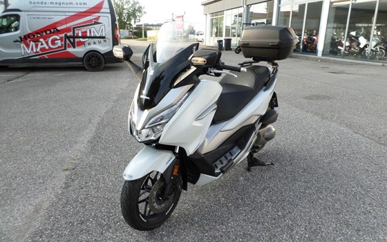 Gebrauchtmotorrad Honda Forza 300 - Bild 7 Gebrauchtmotorrad Honda Forza 300 - Bild 7