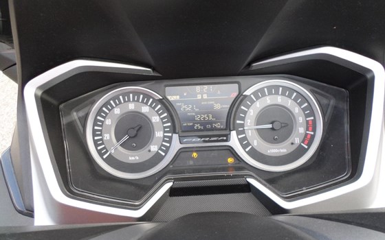 Gebrauchtmotorrad Honda Forza 300 - Bild 10