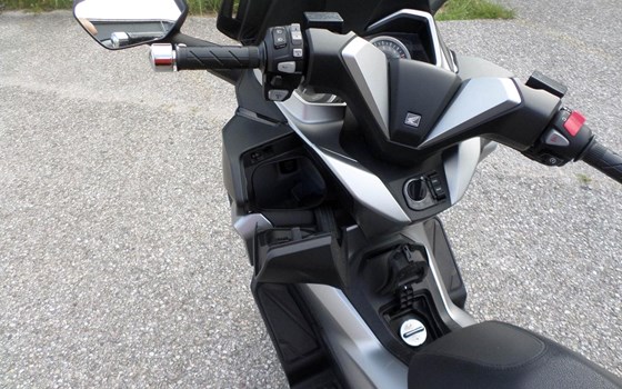 Gebrauchtmotorrad Honda Forza 300 - Bild 12 Gebrauchtmotorrad Honda Forza 300 - Bild 12