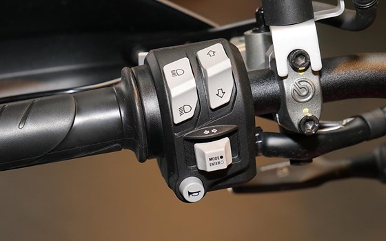 Gebrauchtmotorrad Ducati Hypermotard 698 Mono RVE - Bild 8