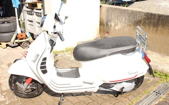 Gebrauchtmotorrad Vespa GTS 300 Super Sport - Bild 1