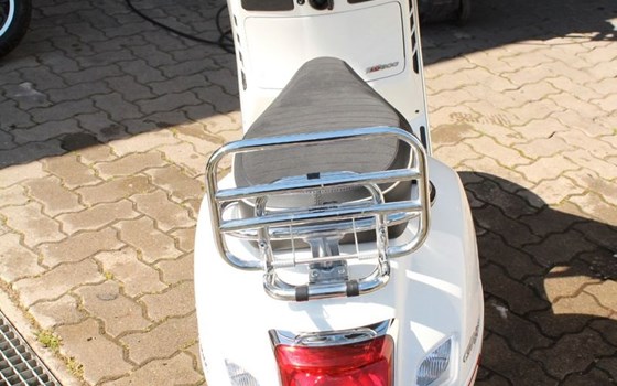 Gebrauchtmotorrad Vespa GTS 300 Super Sport - Bild 3