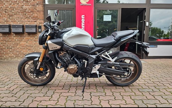 Neufahrzeug Honda CB650R E-Clutch - Bild 1