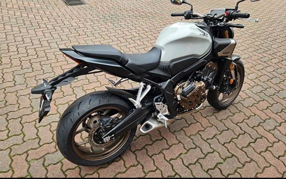 Neufahrzeug Honda CB650R E-Clutch - Bild 4