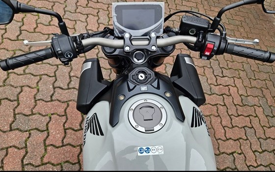 Neufahrzeug Honda CB650R E-Clutch - Bild 8