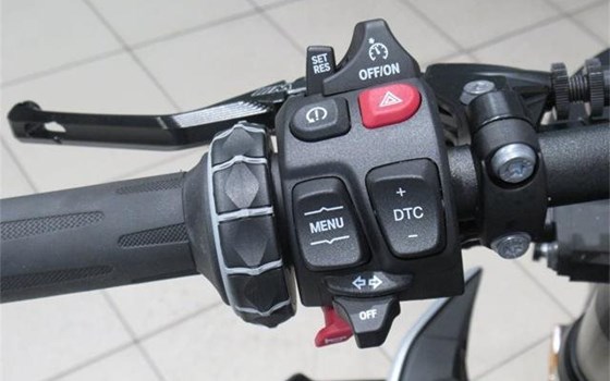 Gebrauchtmotorrad BMW M 1000 R - Bild 6 Gebrauchtmotorrad BMW M 1000 R - Bild 6