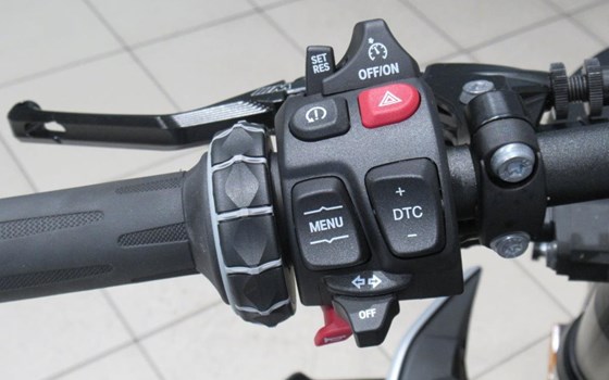 Gebrauchtmotorrad BMW M 1000 R - Bild 6