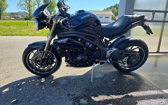 Gebrauchtmotorrad Triumph Speed Triple 1050 - Bild 2 Gebrauchtmotorrad Triumph Speed Triple 1050 - Bild 2