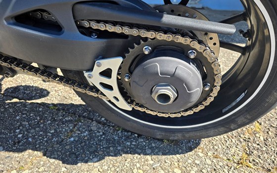 Gebrauchtmotorrad Triumph Speed Triple 1050 - Bild 4 Gebrauchtmotorrad Triumph Speed Triple 1050 - Bild 4