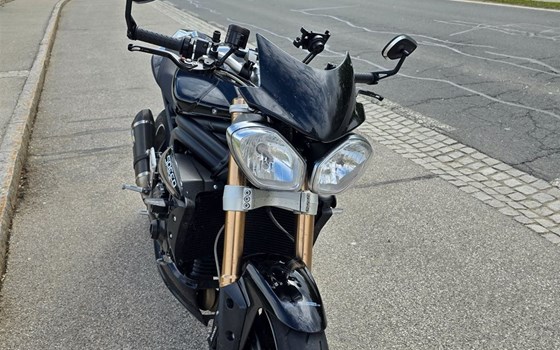 Gebrauchtmotorrad Triumph Speed Triple 1050 - Bild 5 Gebrauchtmotorrad Triumph Speed Triple 1050 - Bild 5