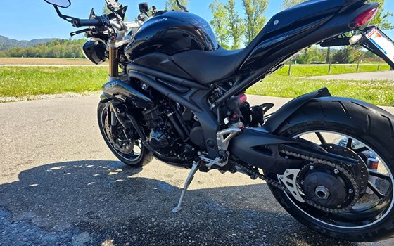 Gebrauchtmotorrad Triumph Speed Triple 1050 - Bild 6 Gebrauchtmotorrad Triumph Speed Triple 1050 - Bild 6