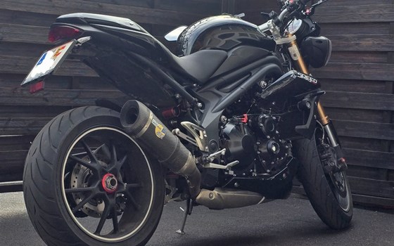 Gebrauchtmotorrad Triumph Speed Triple 1050 - Bild 7 Gebrauchtmotorrad Triumph Speed Triple 1050 - Bild 7