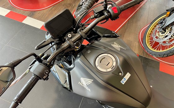 Neufahrzeug Honda CB125R - Bild 3 Neufahrzeug Honda CB125R - Bild 3