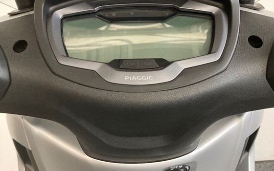 Neufahrzeug Piaggio Beverly 400 - Bild 16 Neufahrzeug Piaggio Beverly 400 - Bild 16