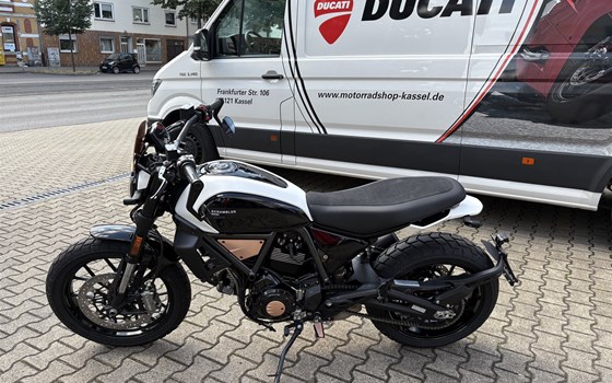 Neufahrzeug Ducati Scrambler 10° Anniversario Rizoma Edition - Bild 8