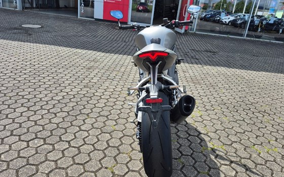 Gebrauchtmotorrad Triumph Speed Triple RS - Bild 4