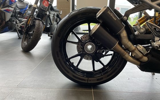 Gebrauchtmotorrad Triumph Speed Triple 1200 RS - Bild 10