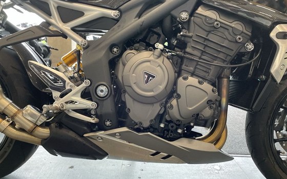 Gebrauchtmotorrad Triumph Speed Triple 1200 RS - Bild 9