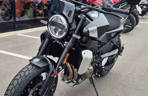 Neumotorrad Husqvarna Svartpilen 801