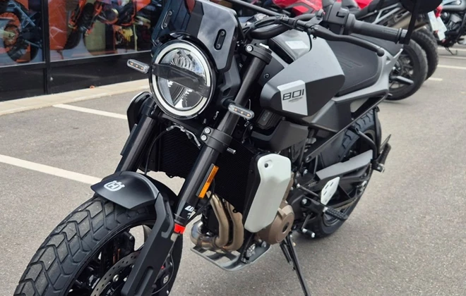 Husqvarna Svartpilen 801