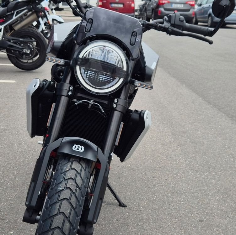 Angebot Husqvarna Svartpilen 801