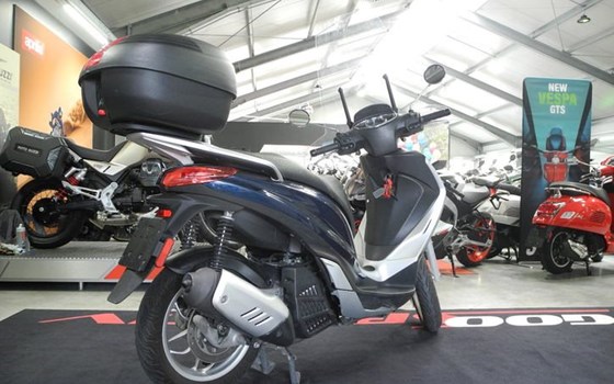 Gebrauchtmotorrad Piaggio Medley 150 - Bild 7
