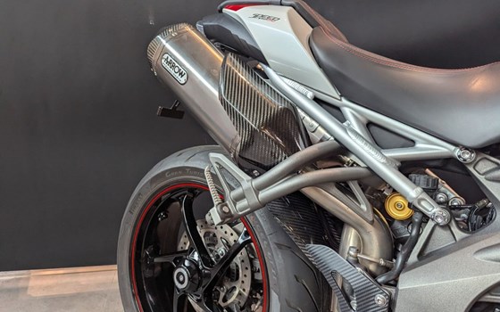 Gebrauchtmotorrad Triumph Speed Triple 1050 - Bild 7