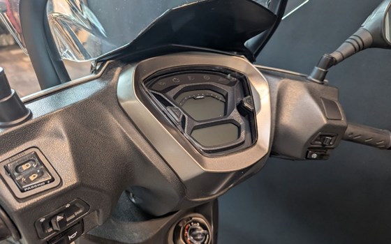 Gebrauchtmotorrad Kymco Agility 300i ABS - Bild 6