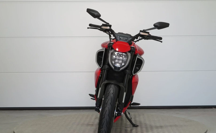 Angebot Ducati Diavel V4 Bild 4: Angebot Ducati Diavel V4
